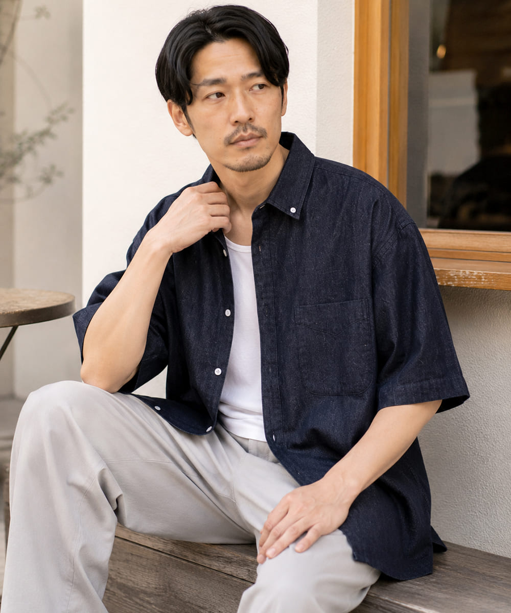 Audience デニム半袖シャツ ゆとりあるリラックスシルエットの着用イメージ